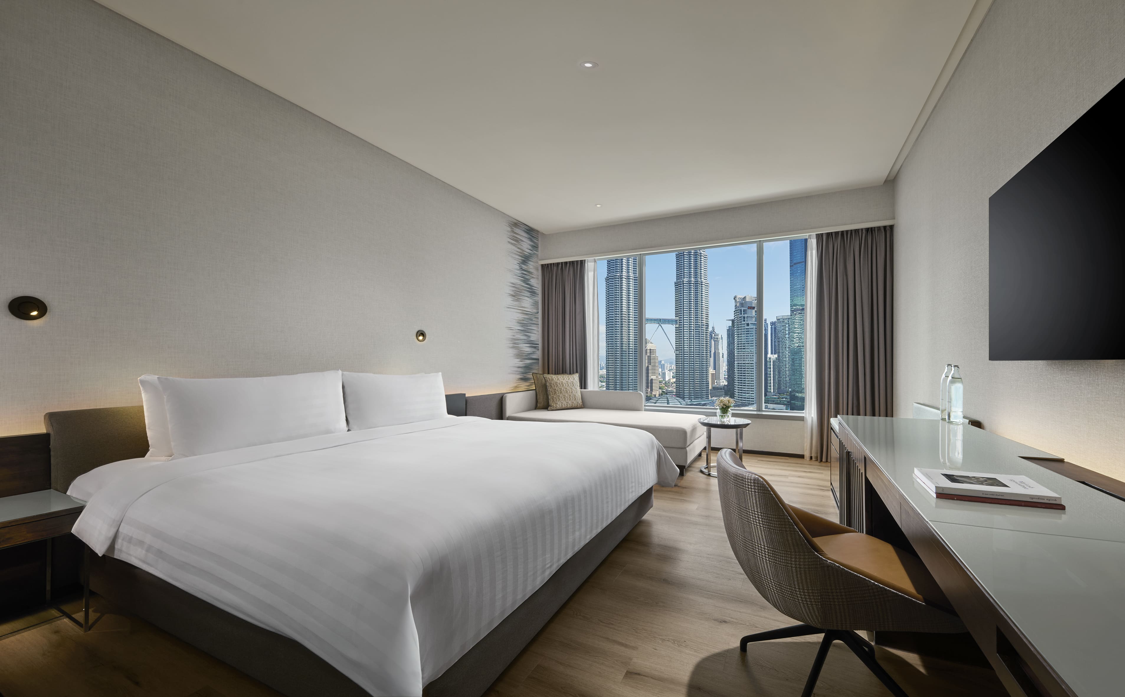Traders Hotel Deluxe Room — Twin Tower View